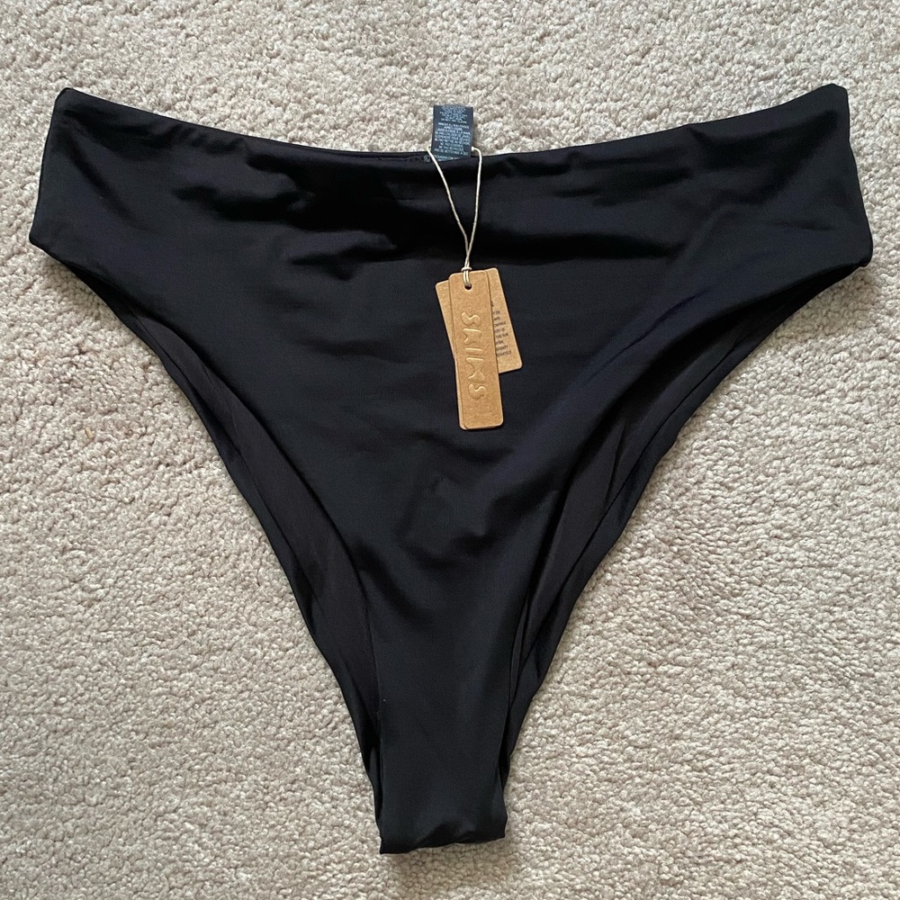 SKIMS mid waist bottoms NWT